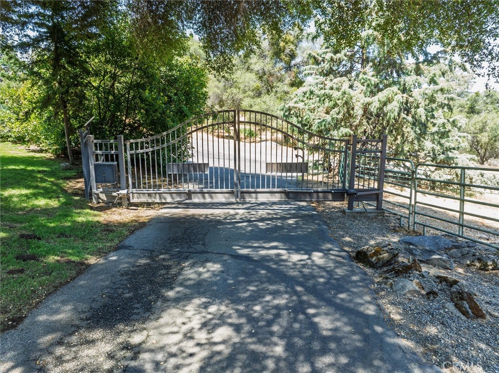 36515 Wells Rd, Coarsegold, CA 93614
