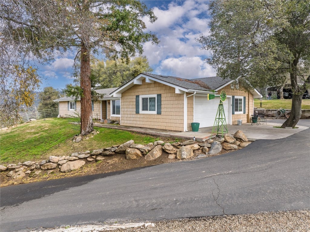36515 Wells Rd, Coarsegold, CA 93614