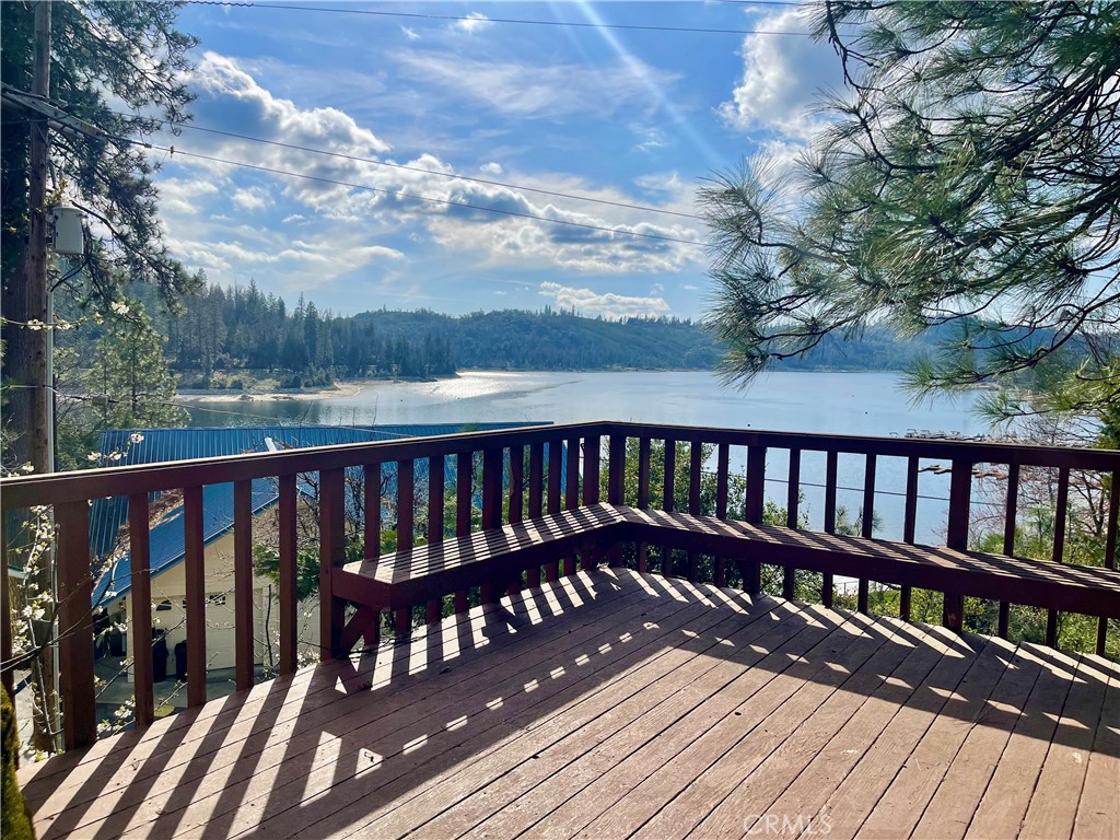 39121 Lake Dr, Bass Lake, CA 93604