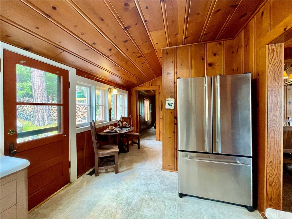 39121 Lake Dr, Bass Lake, CA 93604