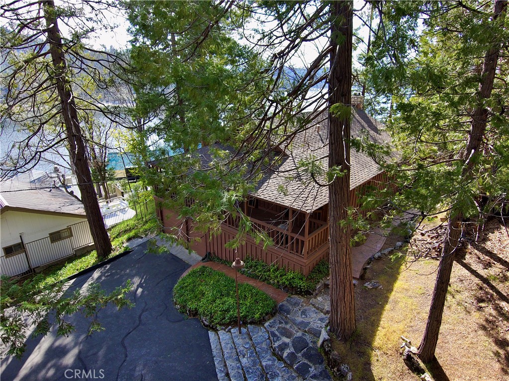 39121 Lake Dr, Bass Lake, CA 93604