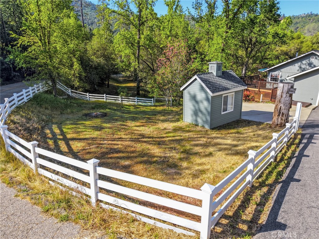 37927 China Creek, Oakhurst, CA 93644