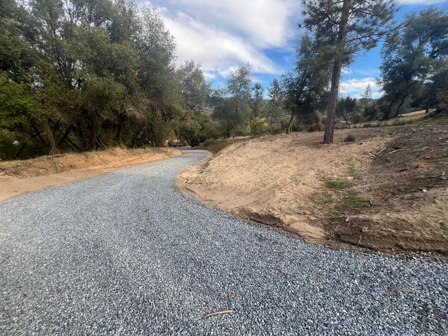 1 Hangtree Ct, Oakhurst, CA 93644