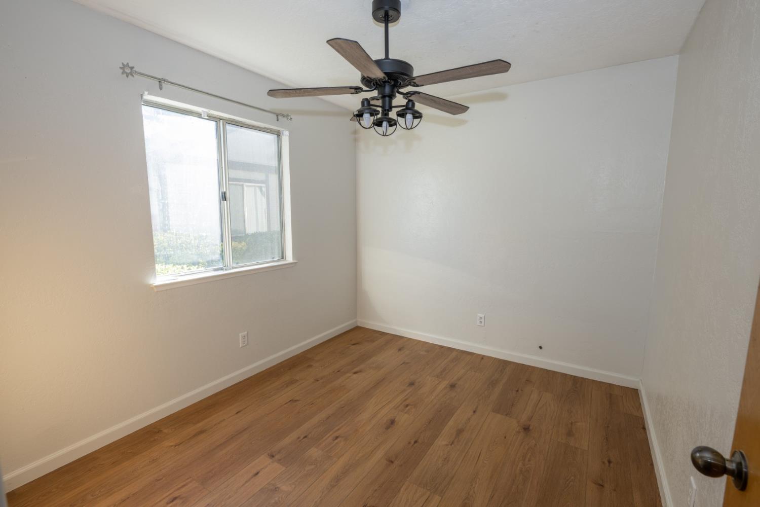 49400 River Park Rd #60, Oakhurst, CA 93644