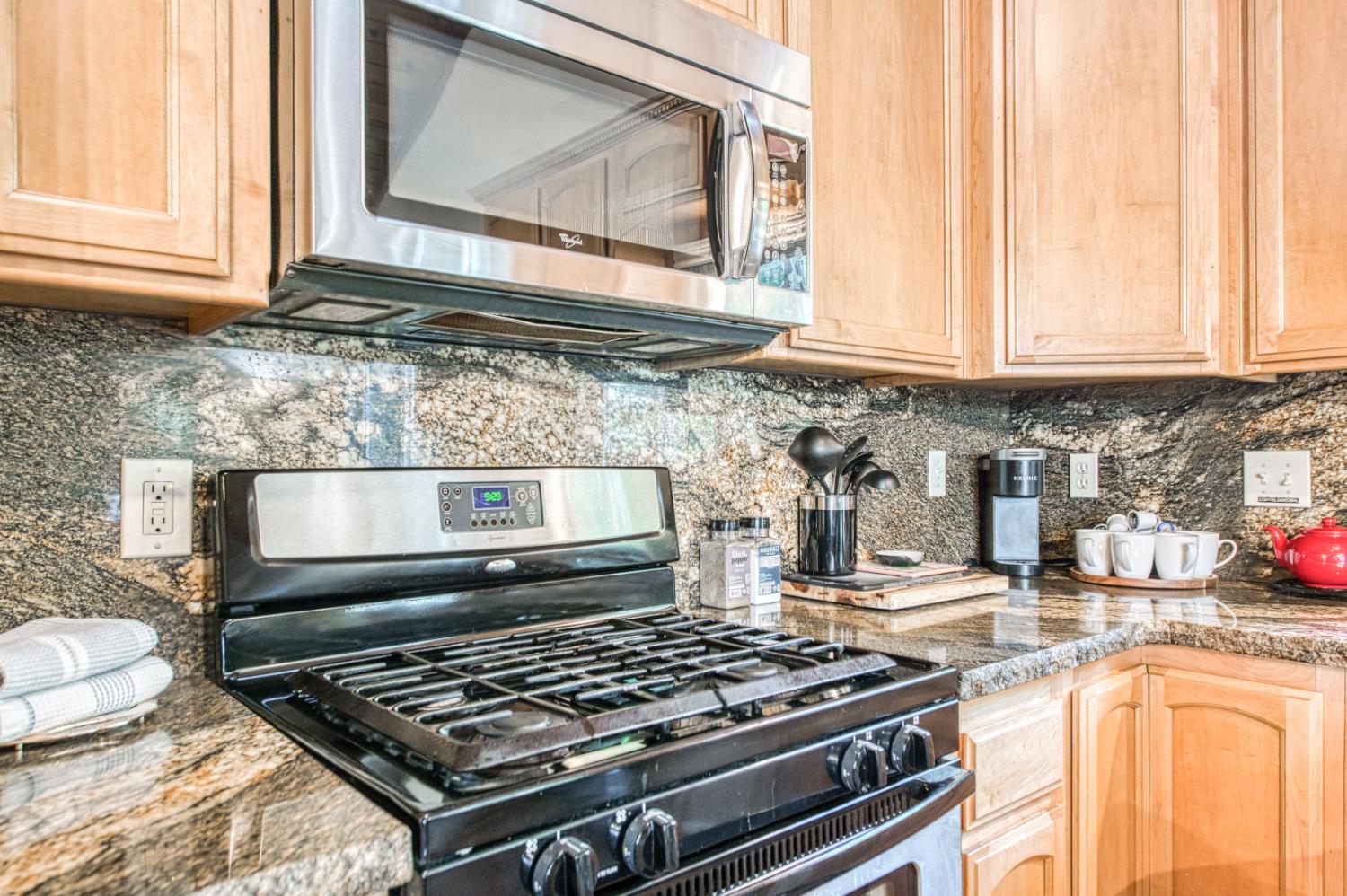 37748 Marina View Drive, Bass Lake, CA 93604