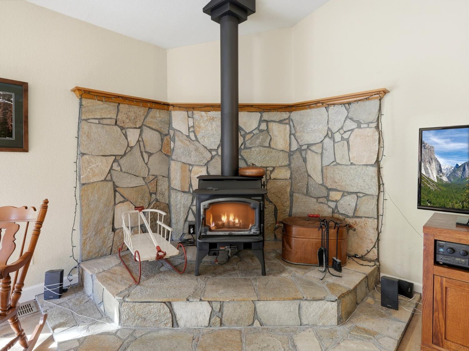 37927 China Creek Rd, Oakhurst, CA 93644