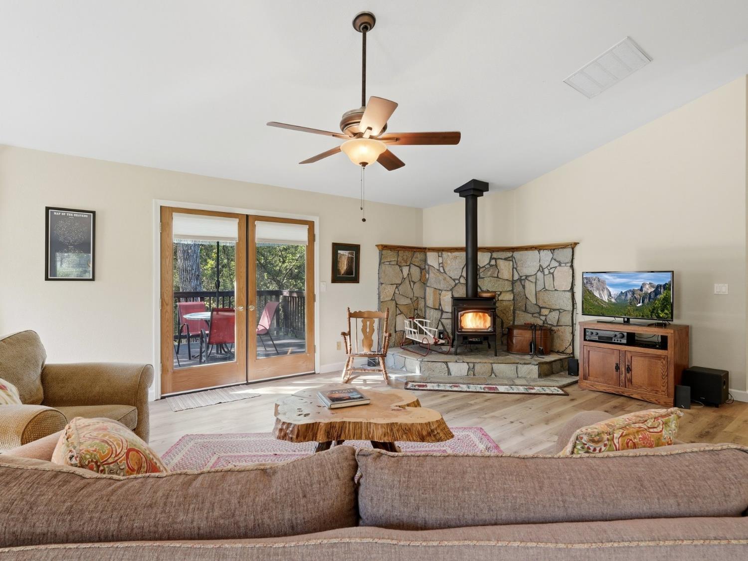 37927 China Creek Rd, Oakhurst, CA 93644