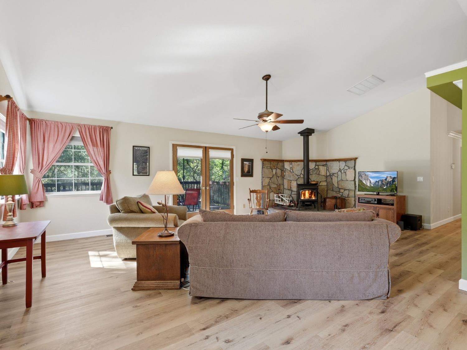 37927 China Creek Rd, Oakhurst, CA 93644