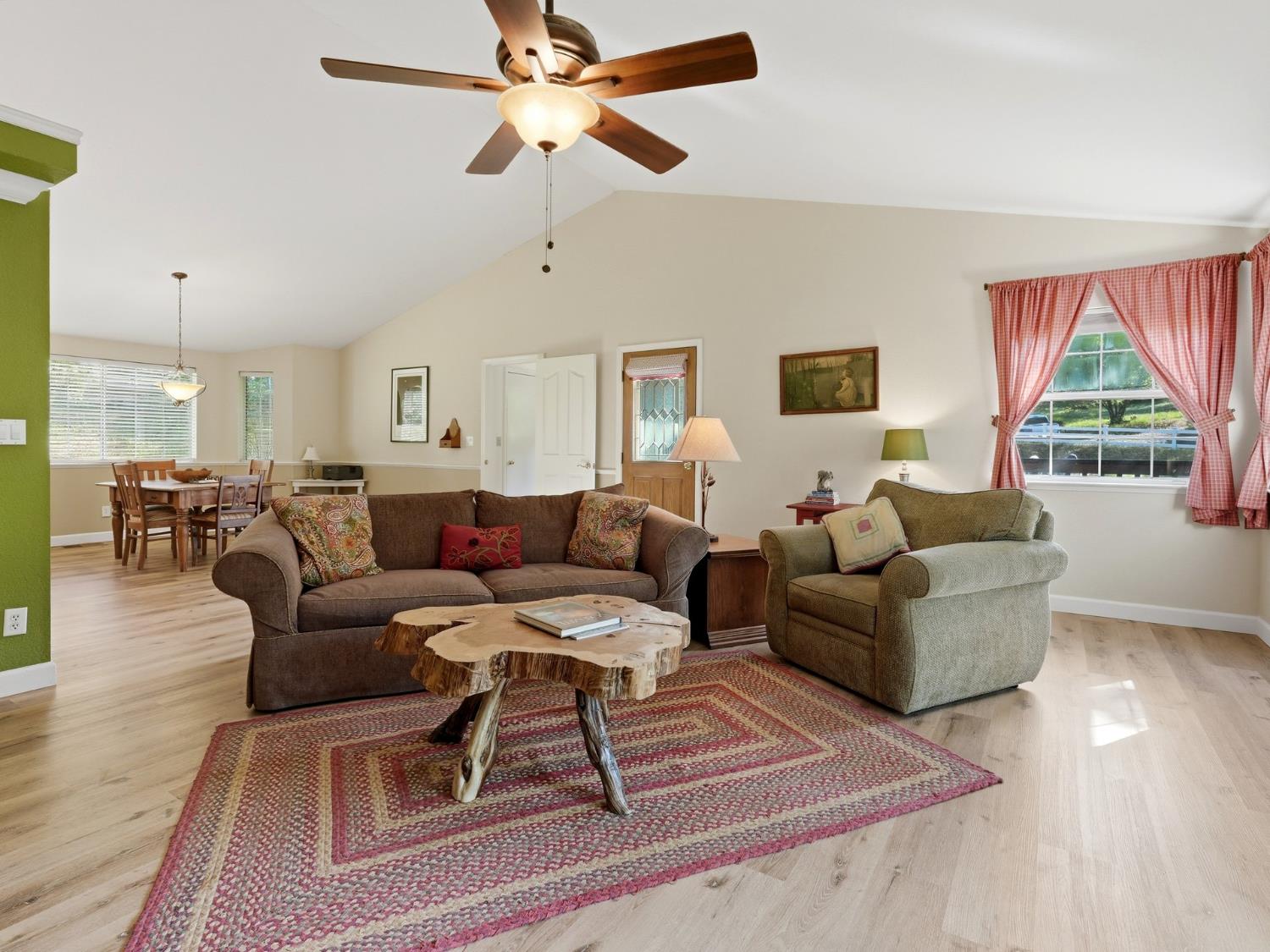 37927 China Creek Rd, Oakhurst, CA 93644