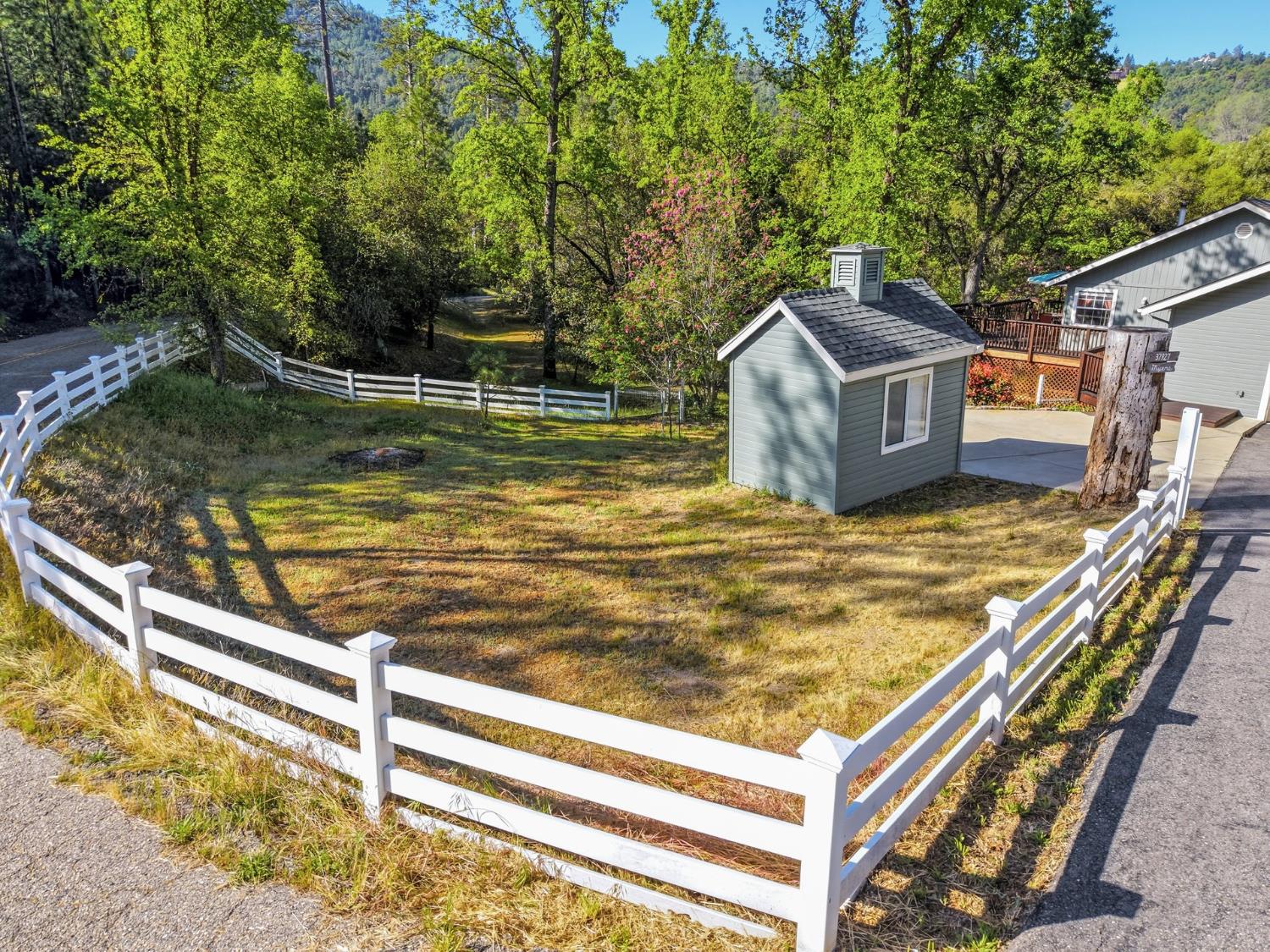 37927 China Creek Rd, Oakhurst, CA 93644